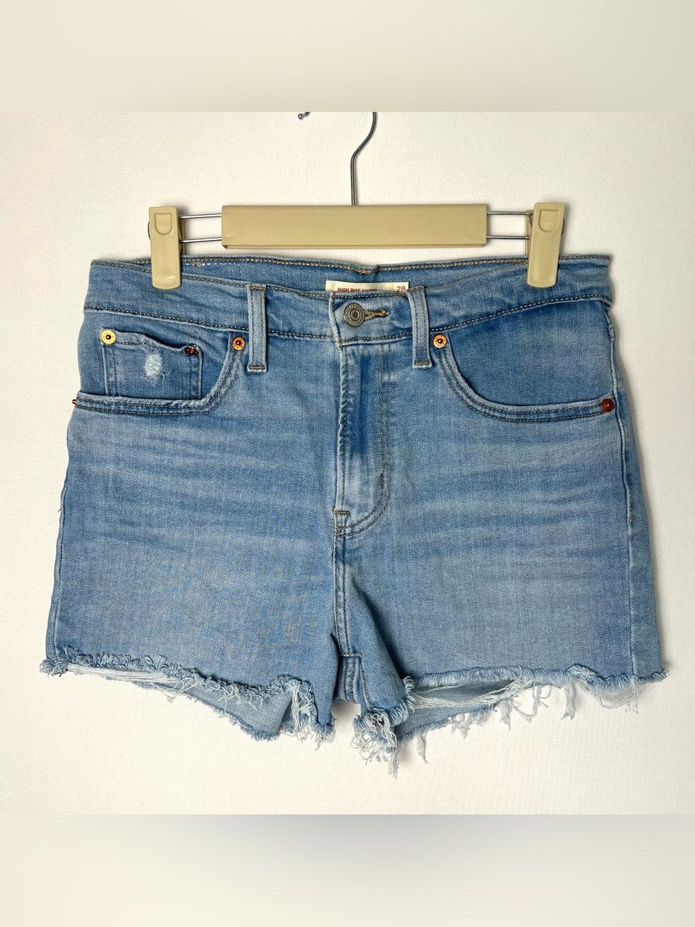 Levi’s Women’s High Rise Light Wash Jean Shorts Blue Size 28